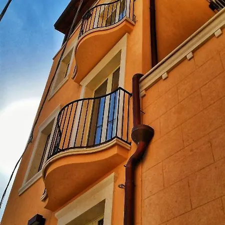 Le Chevalier Hotel
